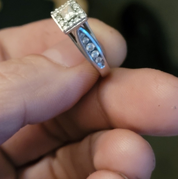 Diamond Ring - Picture 3 of 8